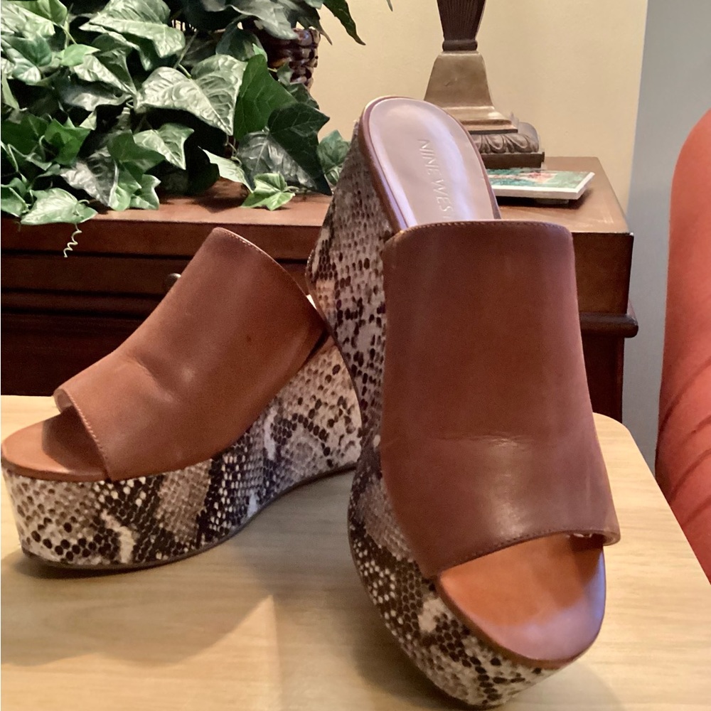 Nine West Kelsawn  Leather Platform Sandals. Gently used.